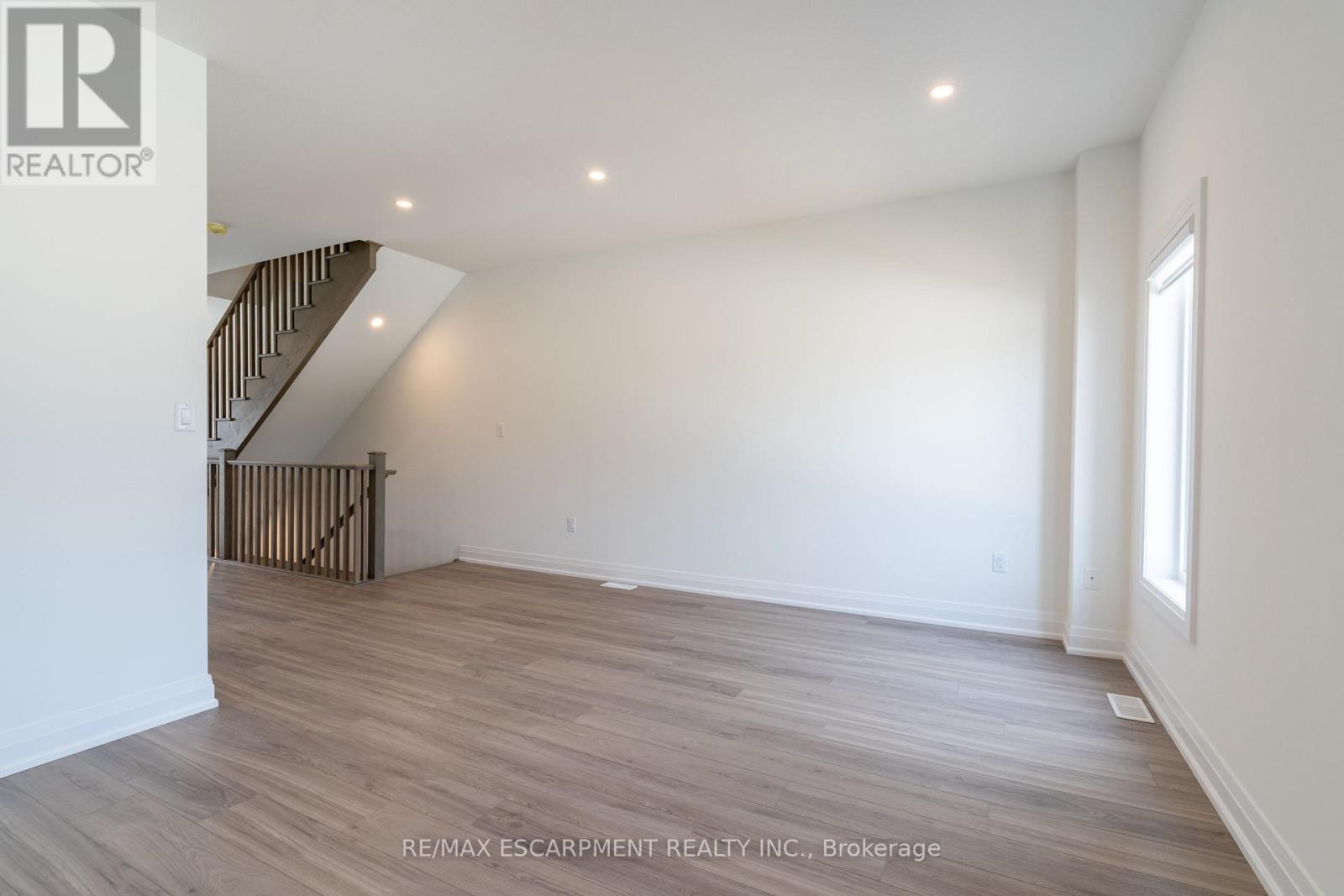 15 Raspberry Lane, Hamilton, ON - Indoor Photo Showing Other Room