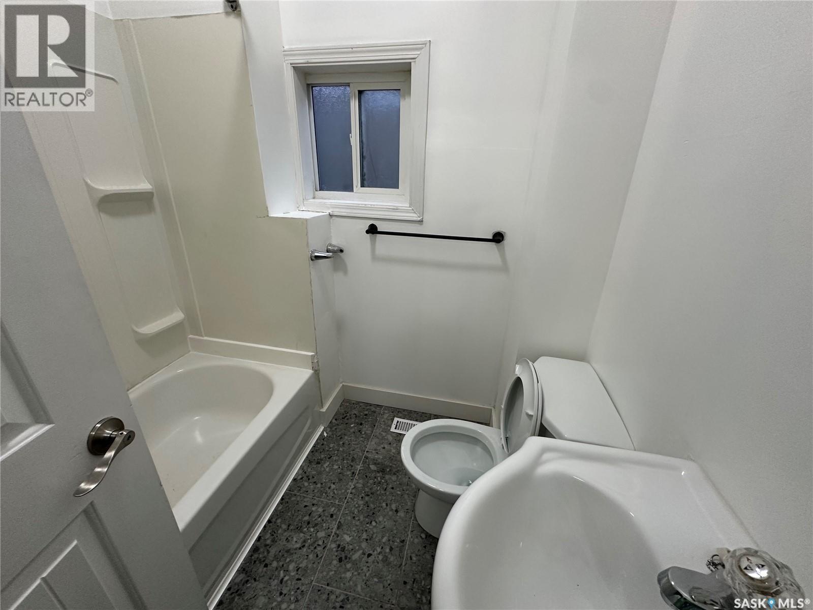 1416 Wascana Street, Regina, SK - Indoor Photo Showing Bathroom