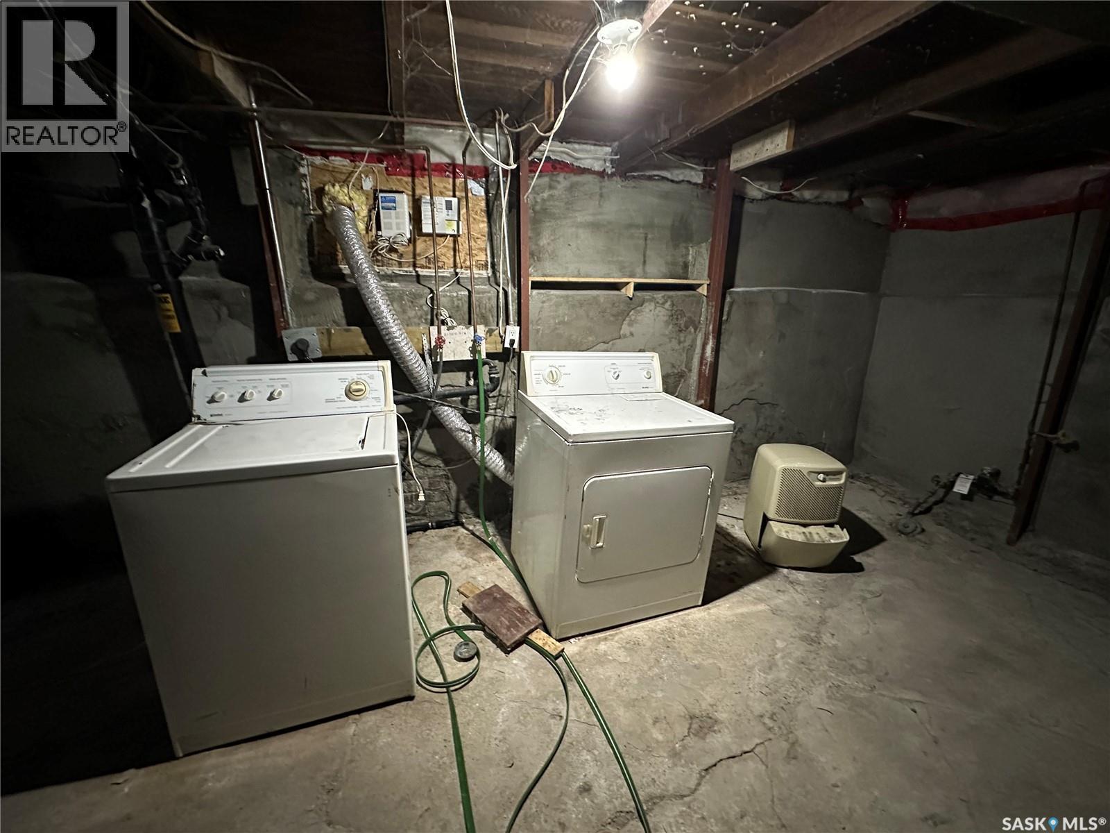 1416 Wascana Street, Regina, SK - Indoor Photo Showing Laundry Room