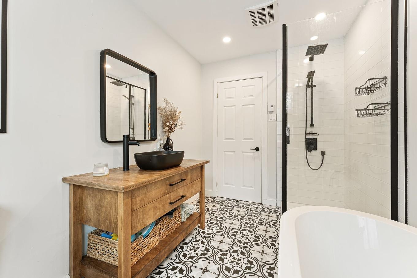 Salle de bains - 108 Rue Céline, Saint-Alphonse-De-Granby, QC - Indoor Photo Showing Bathroom