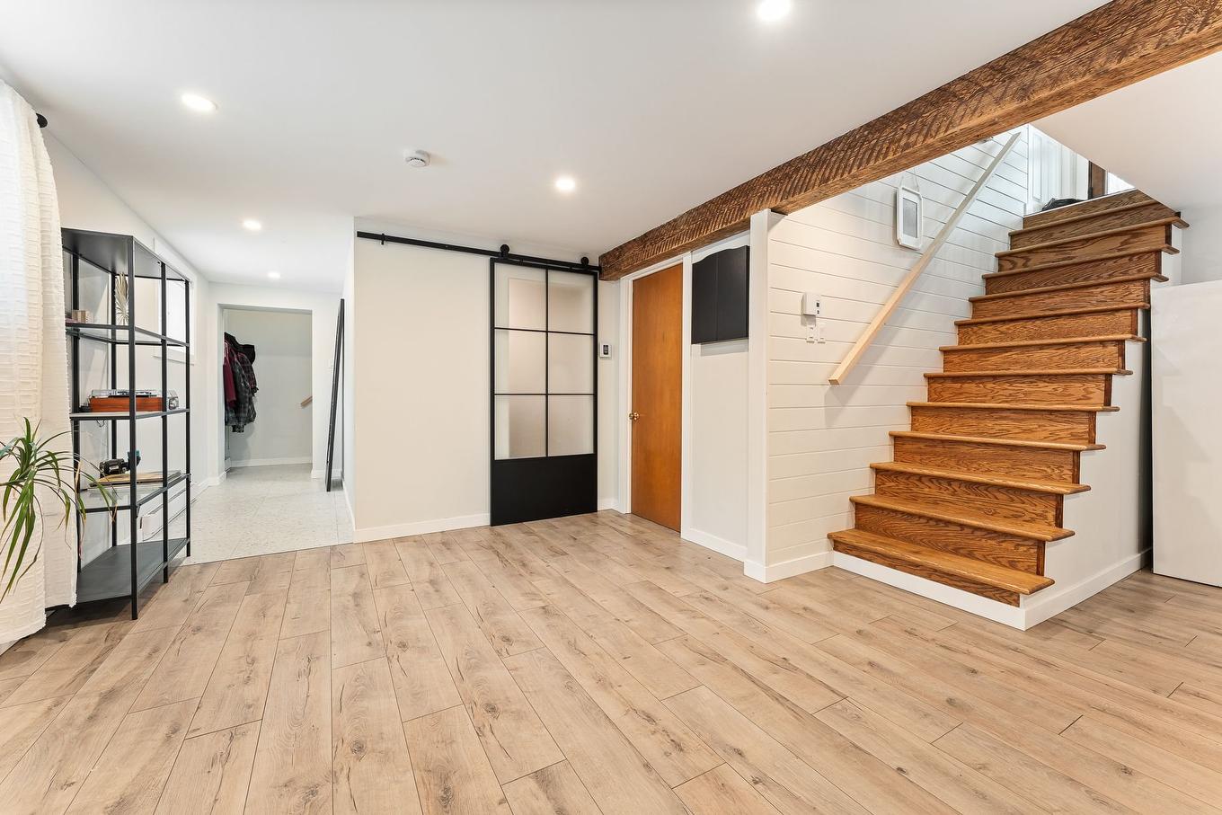 Salle familiale - 108 Rue Céline, Saint-Alphonse-De-Granby, QC - Indoor Photo Showing Other Room