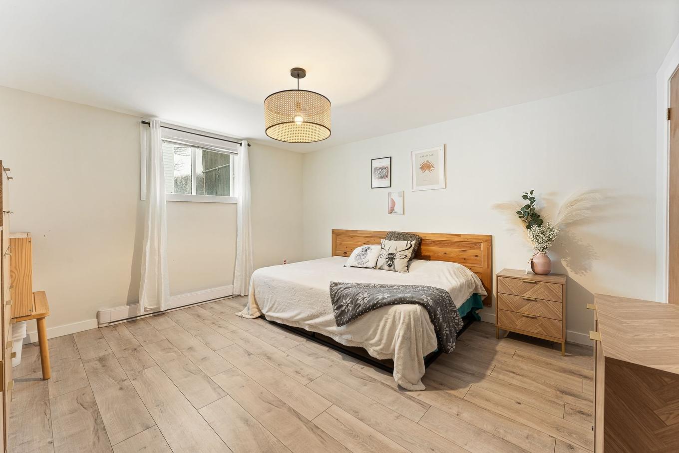 Chambre à coucher - 108 Rue Céline, Saint-Alphonse-De-Granby, QC - Indoor Photo Showing Bedroom