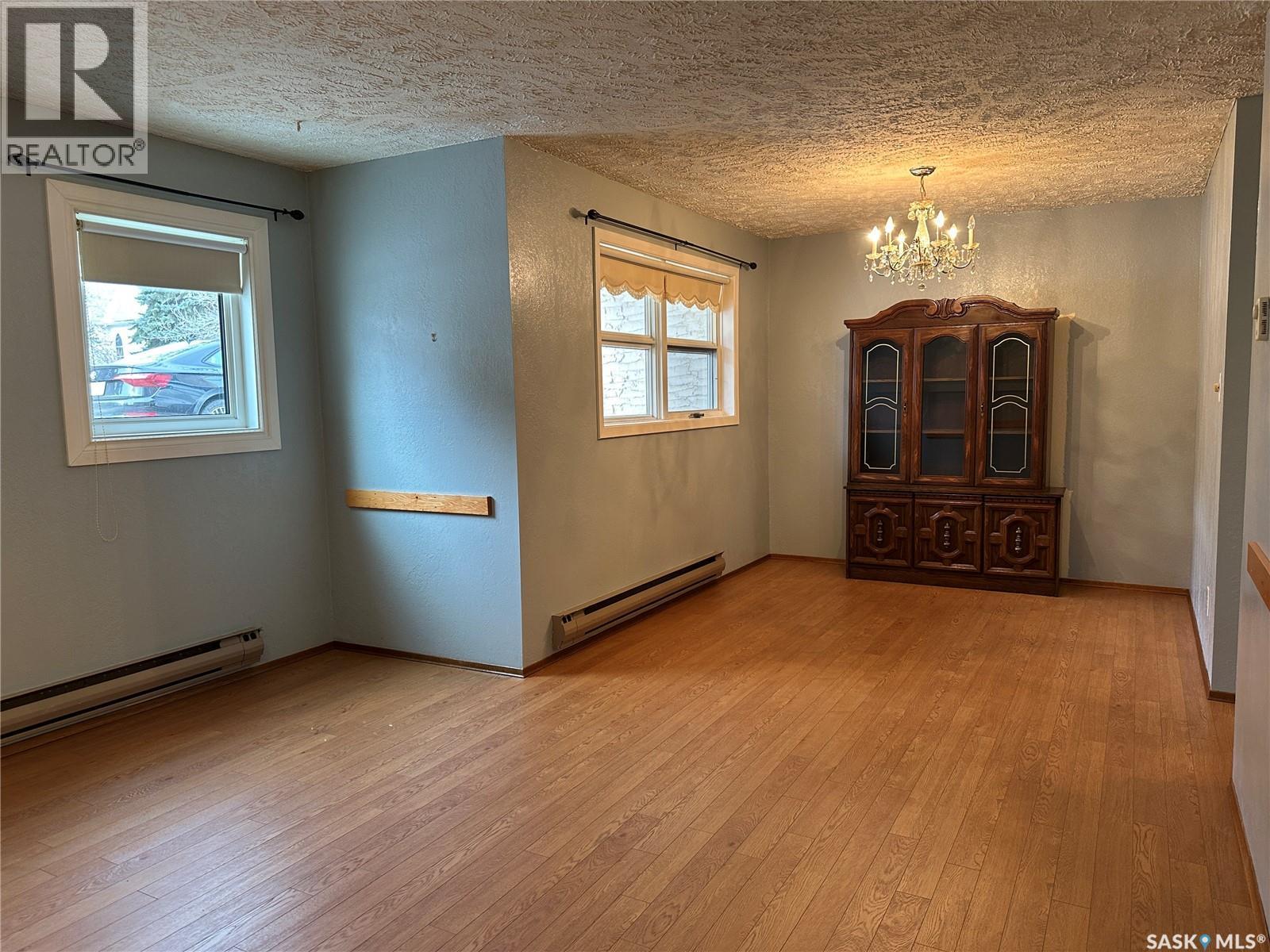 11 228 3Rd Street, Weyburn, SK - Indoor Photo Showing Other Room