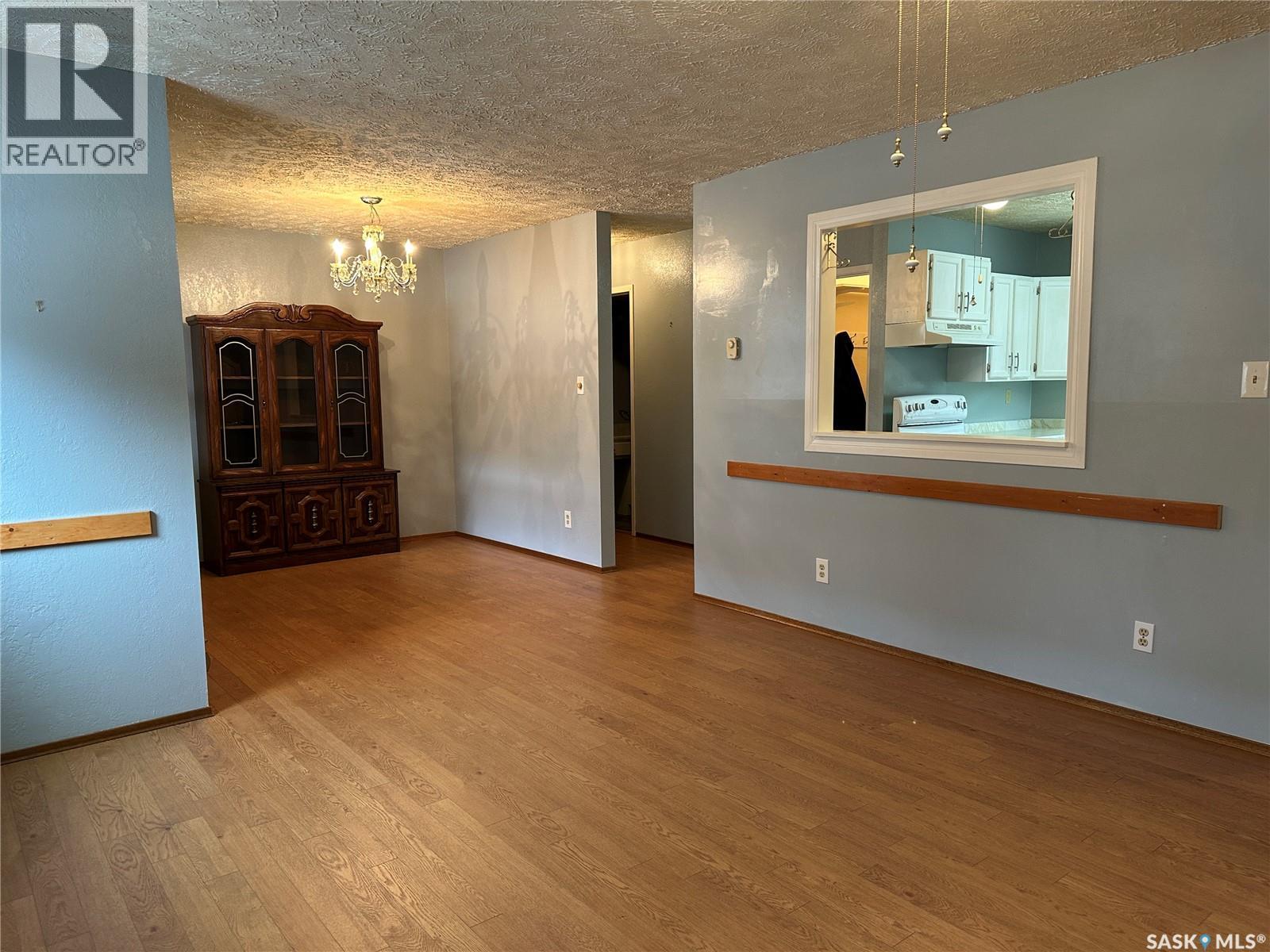 11 228 3Rd Street, Weyburn, SK - Indoor Photo Showing Other Room