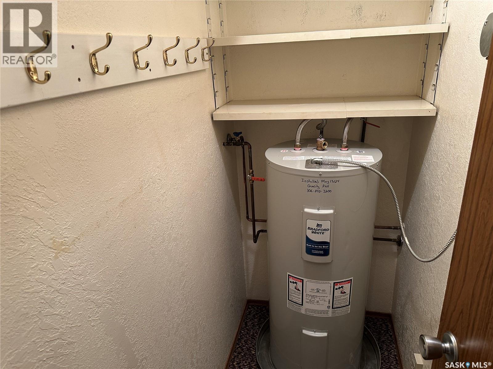 11 228 3Rd Street, Weyburn, SK - Indoor Photo Showing Basement