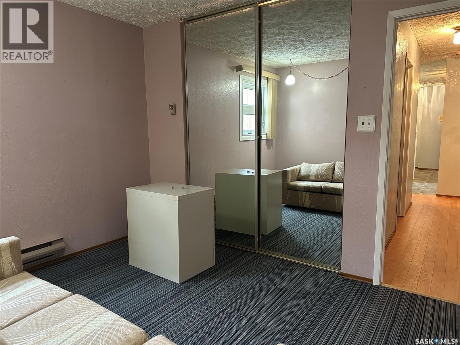 11 228 3Rd Street, Weyburn, SK - Indoor Photo Showing Other Room