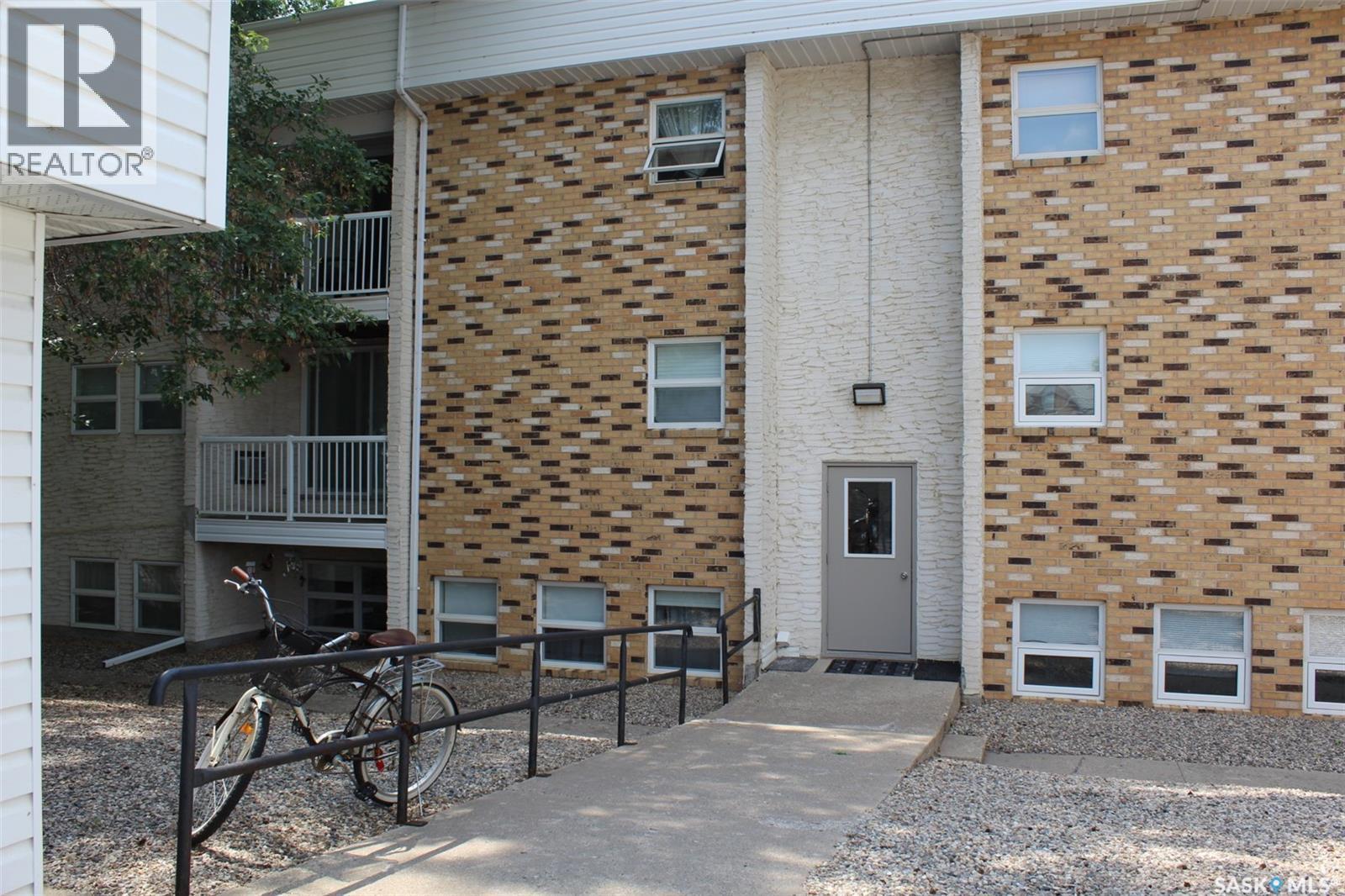 11 228 3Rd Street, Weyburn, SK - Outdoor With Facade