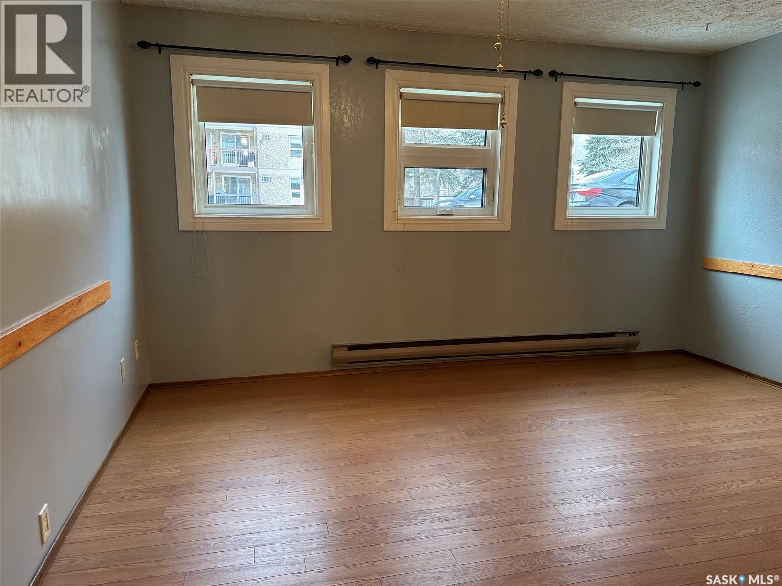 11 228 3Rd Street, Weyburn, SK - Indoor Photo Showing Other Room