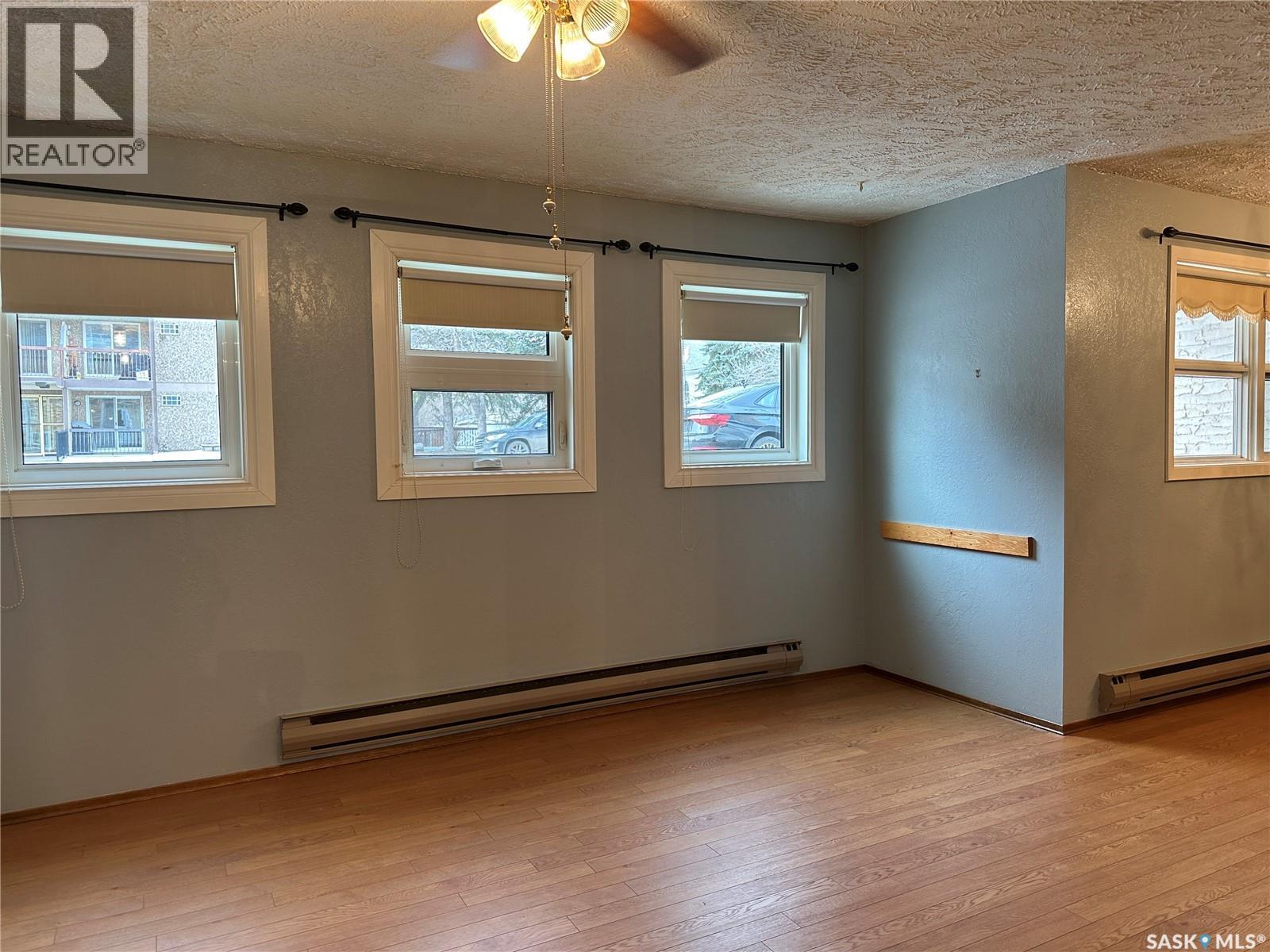 11 228 3Rd Street, Weyburn, SK - Indoor Photo Showing Other Room