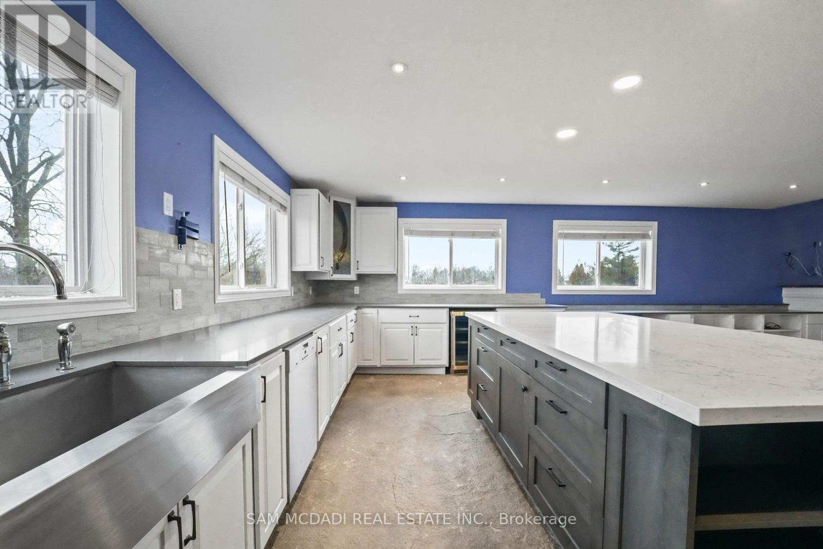 1291 Old Highway 8, Hamilton, ON - Indoor Photo Showing Kitchen With Upgraded Kitchen