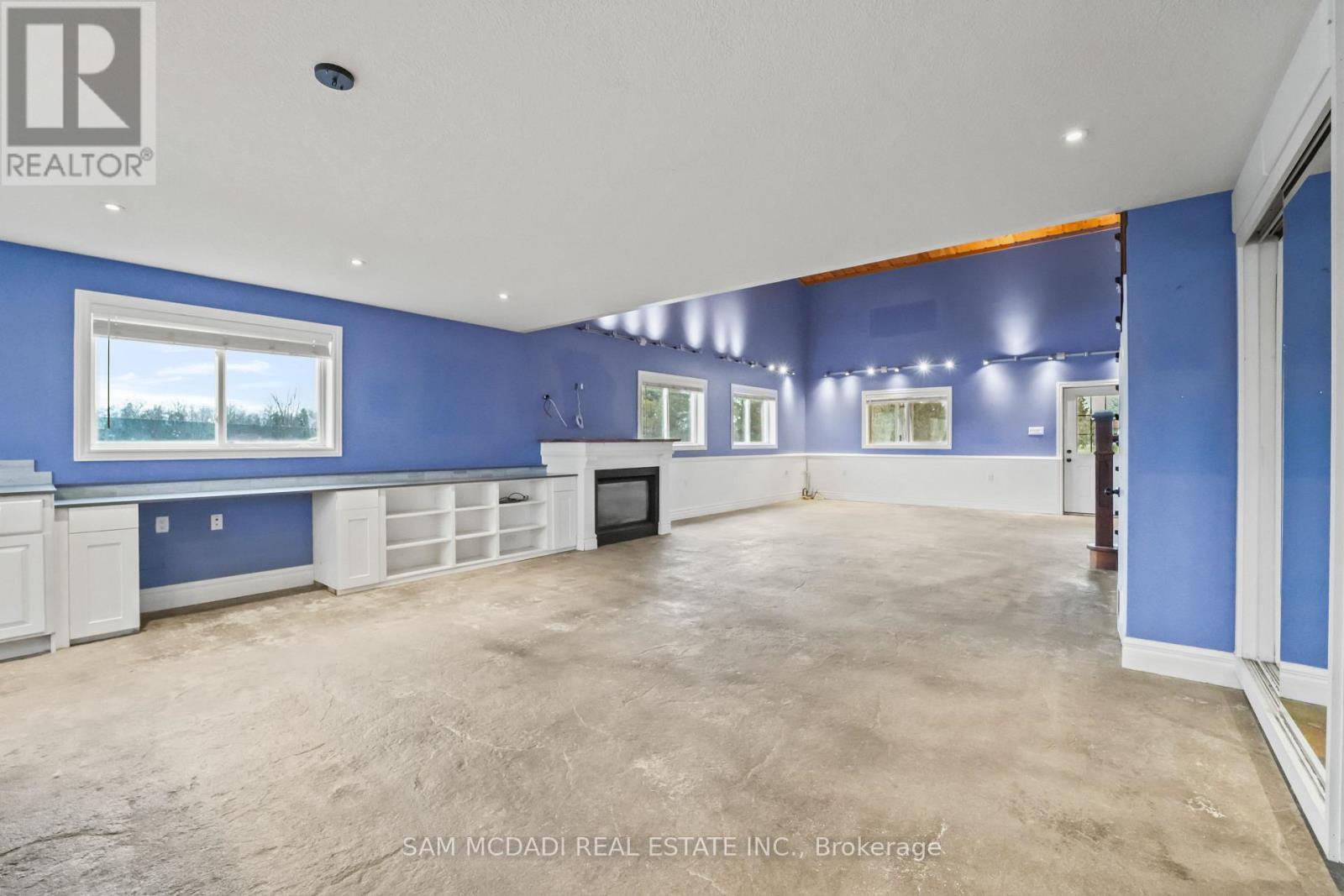 1291 Old Highway 8, Hamilton, ON - Indoor