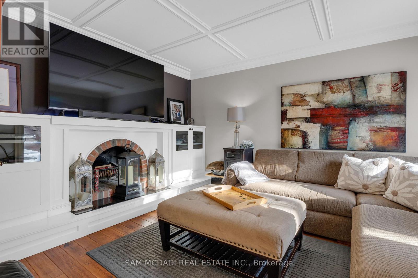 3620 Ponytrail Drive, Mississauga, ON - Indoor Photo Showing Living Room With Fireplace