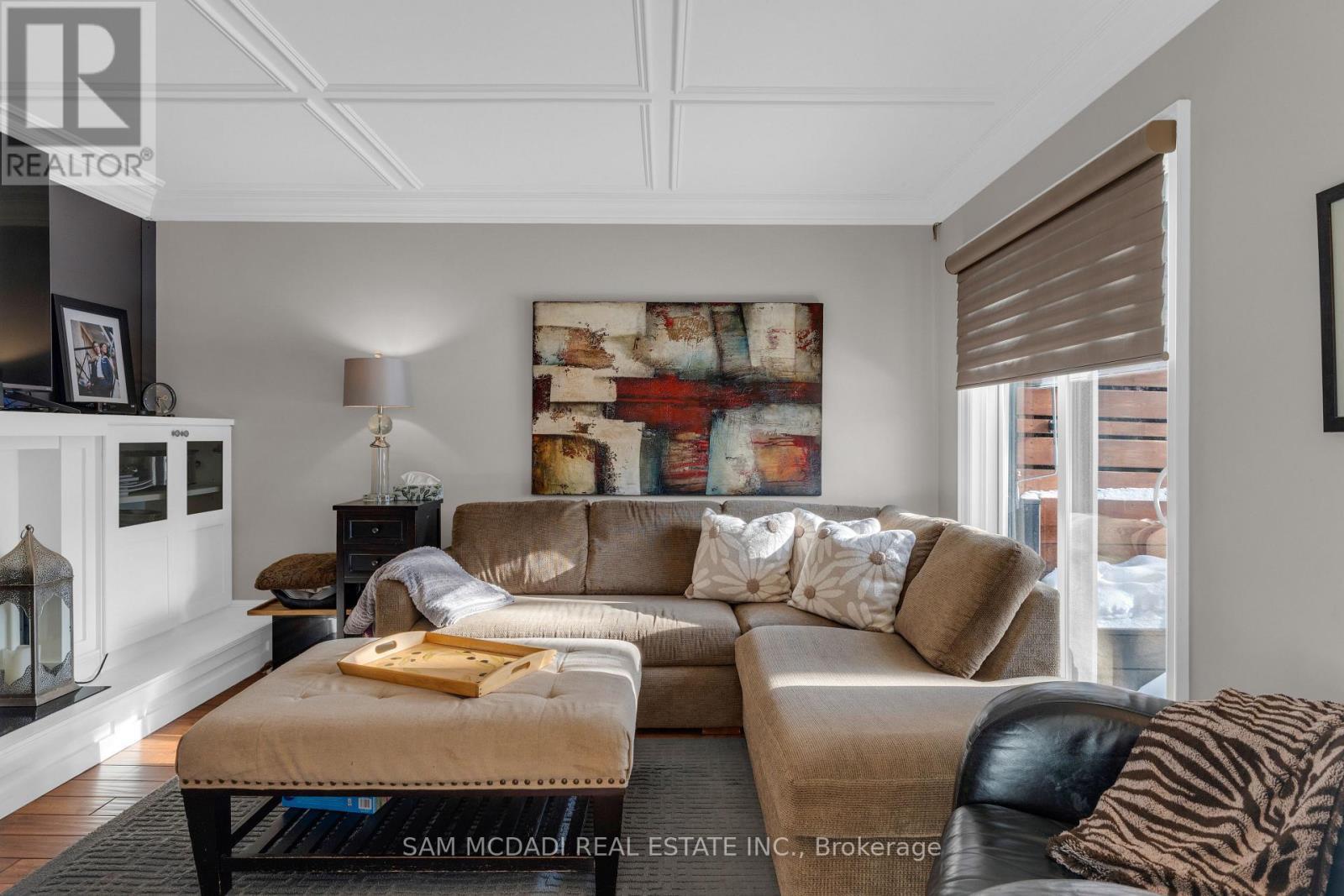 3620 Ponytrail Drive, Mississauga, ON - Indoor Photo Showing Living Room