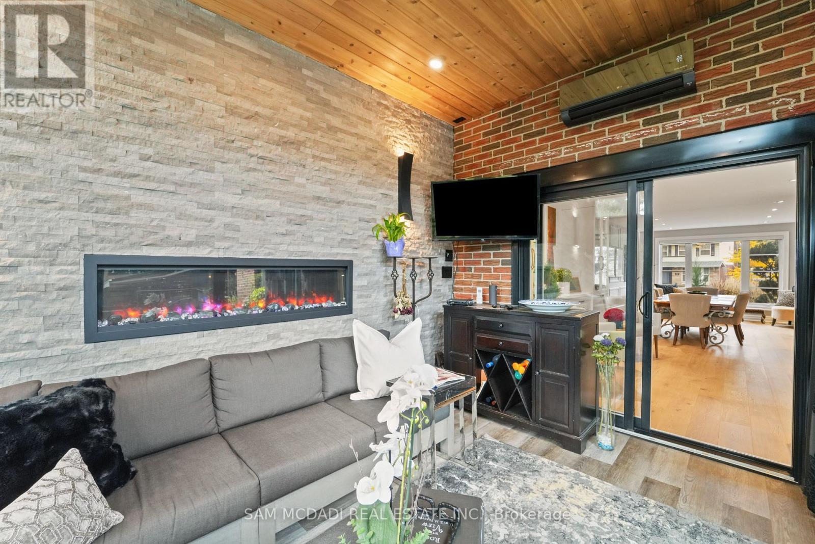 3620 Ponytrail Drive, Mississauga, ON - With Fireplace With Deck Patio Veranda