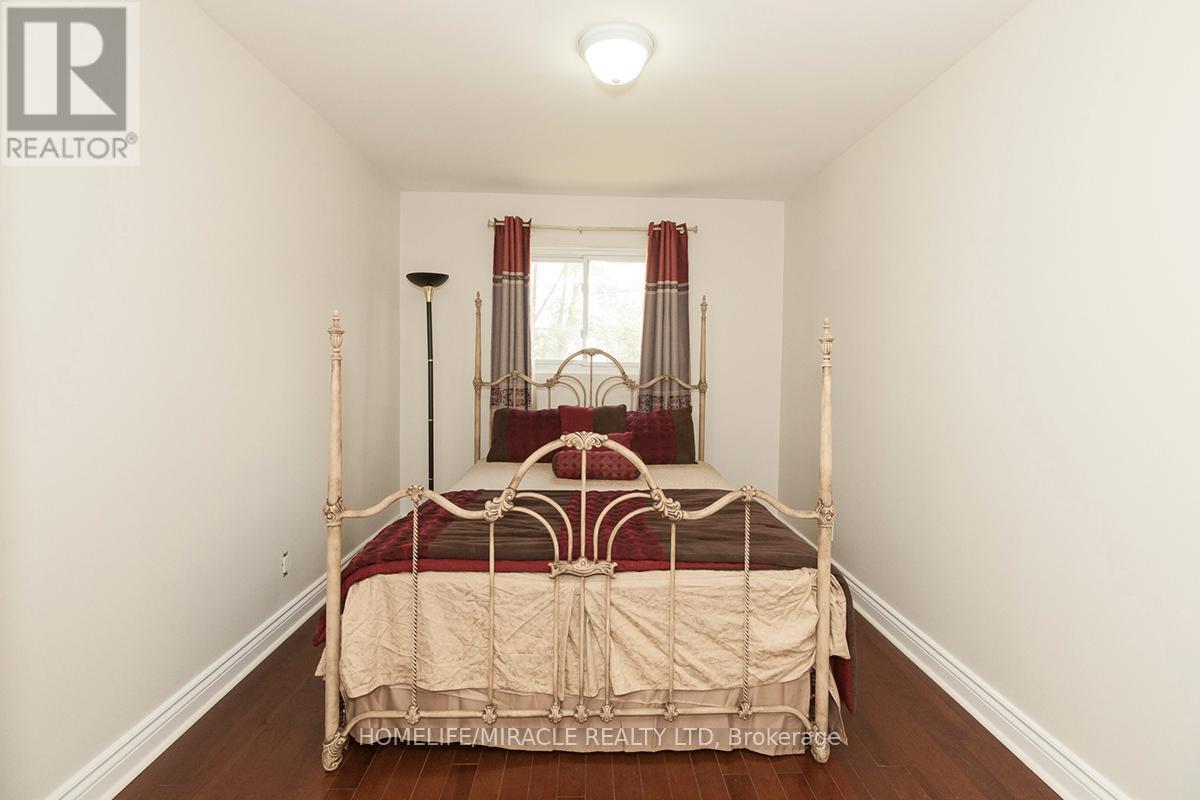 3481 Ashcroft Crescent, Mississauga, ON - Indoor Photo Showing Bedroom