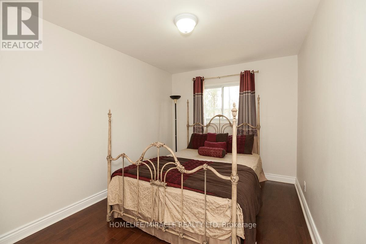3481 Ashcroft Crescent, Mississauga, ON - Indoor Photo Showing Bedroom