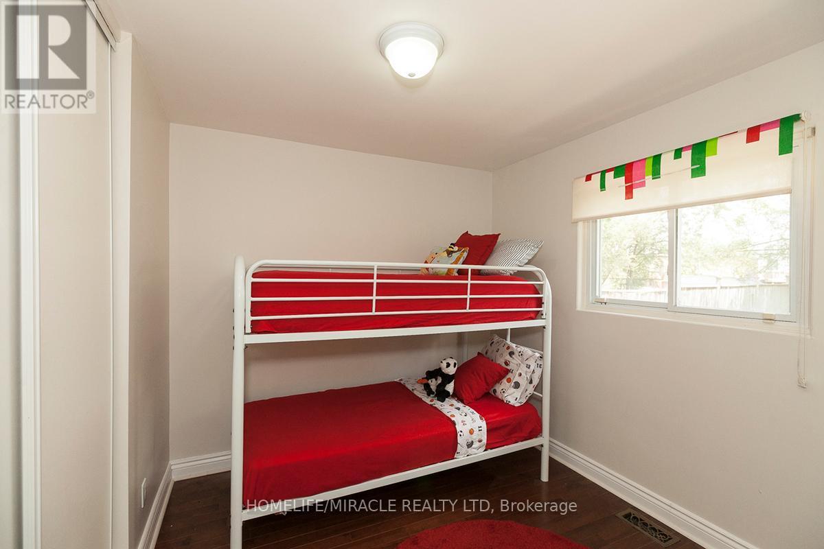 3481 Ashcroft Crescent, Mississauga, ON - Indoor Photo Showing Bedroom