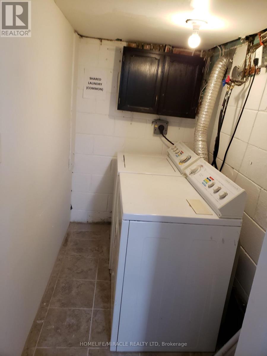 3481 Ashcroft Crescent, Mississauga, ON - Indoor Photo Showing Laundry Room