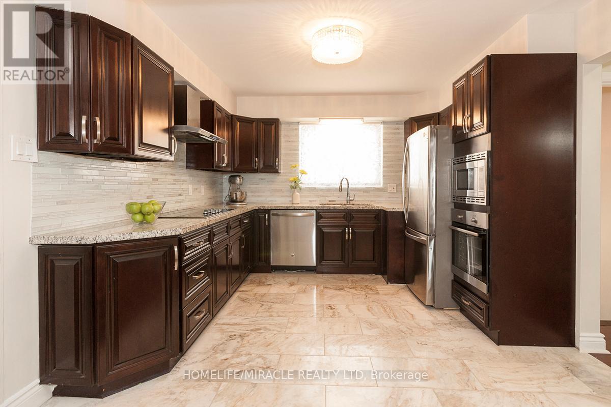 3481 Ashcroft Crescent, Mississauga, ON - Indoor Photo Showing Kitchen