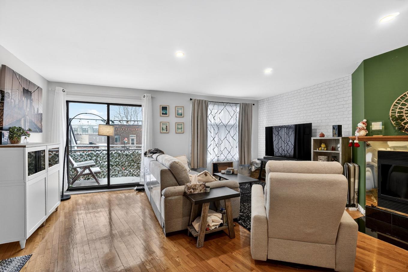 Living room - 7-2469 Rue Knox, Montréal (Le Sud-Ouest), QC - Indoor Photo Showing Living Room