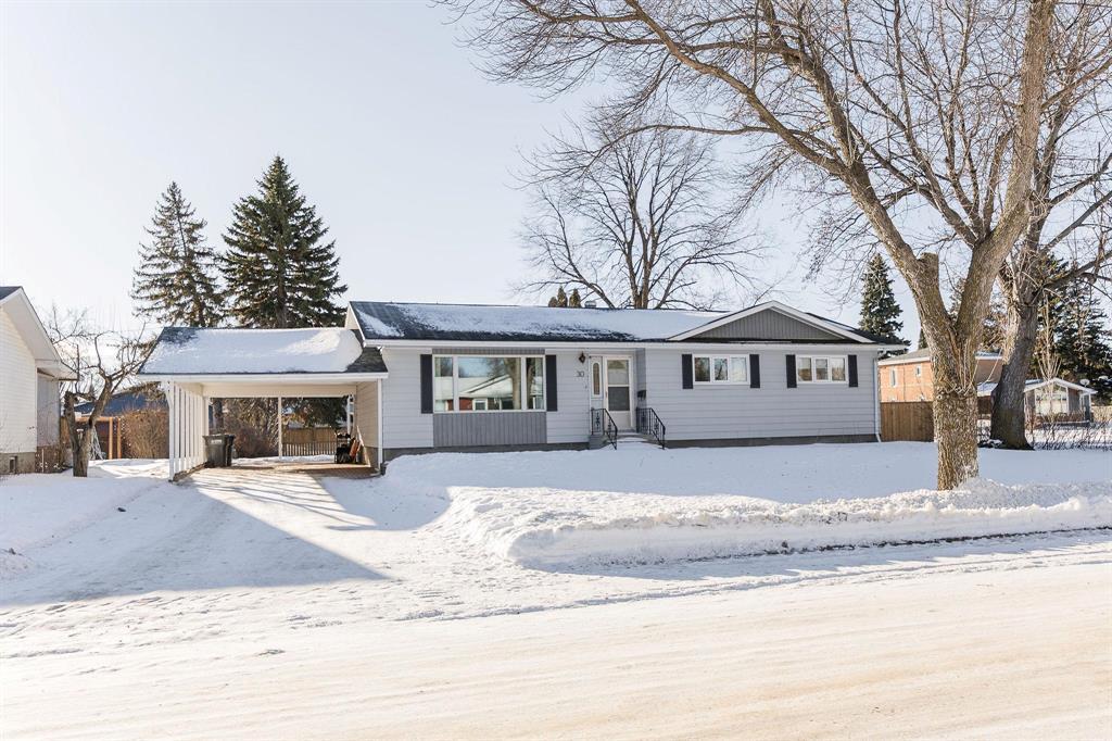 30 Bishop Bay, Carman, MB - Outdoor With Facade