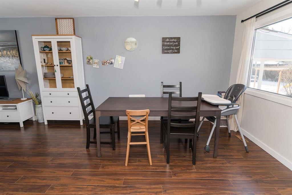 30 Bishop Bay, Carman, MB - Indoor Photo Showing Dining Room
