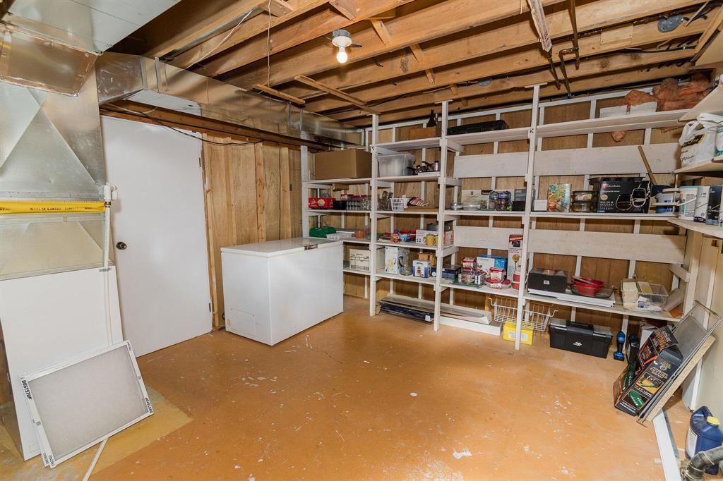 30 Bishop Bay, Carman, MB - Indoor Photo Showing Basement