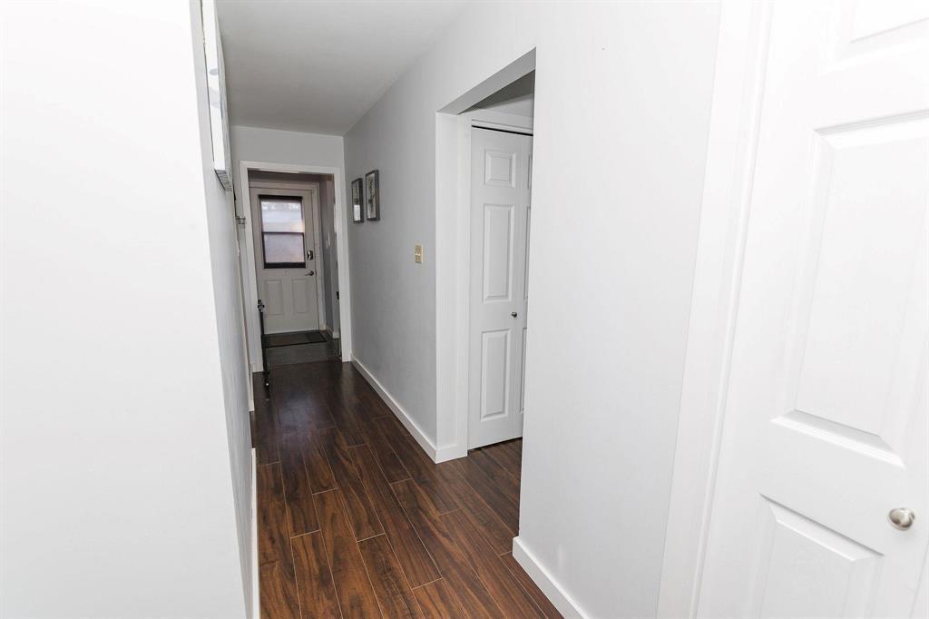 30 Bishop Bay, Carman, MB - Indoor Photo Showing Other Room