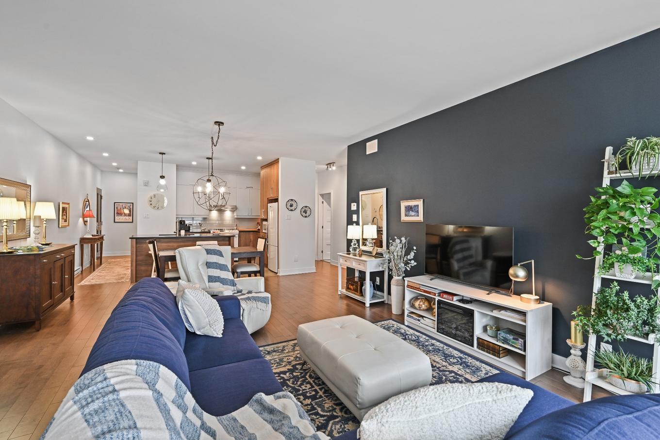 Salon - 205-331 Av. De Venise O., Venise-En-Québec, QC - Indoor Photo Showing Living Room