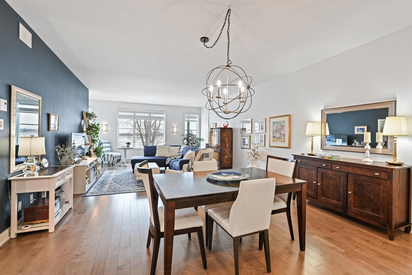 Coin-repas - 205-331 Av. De Venise O., Venise-En-Québec, QC - Indoor Photo Showing Dining Room