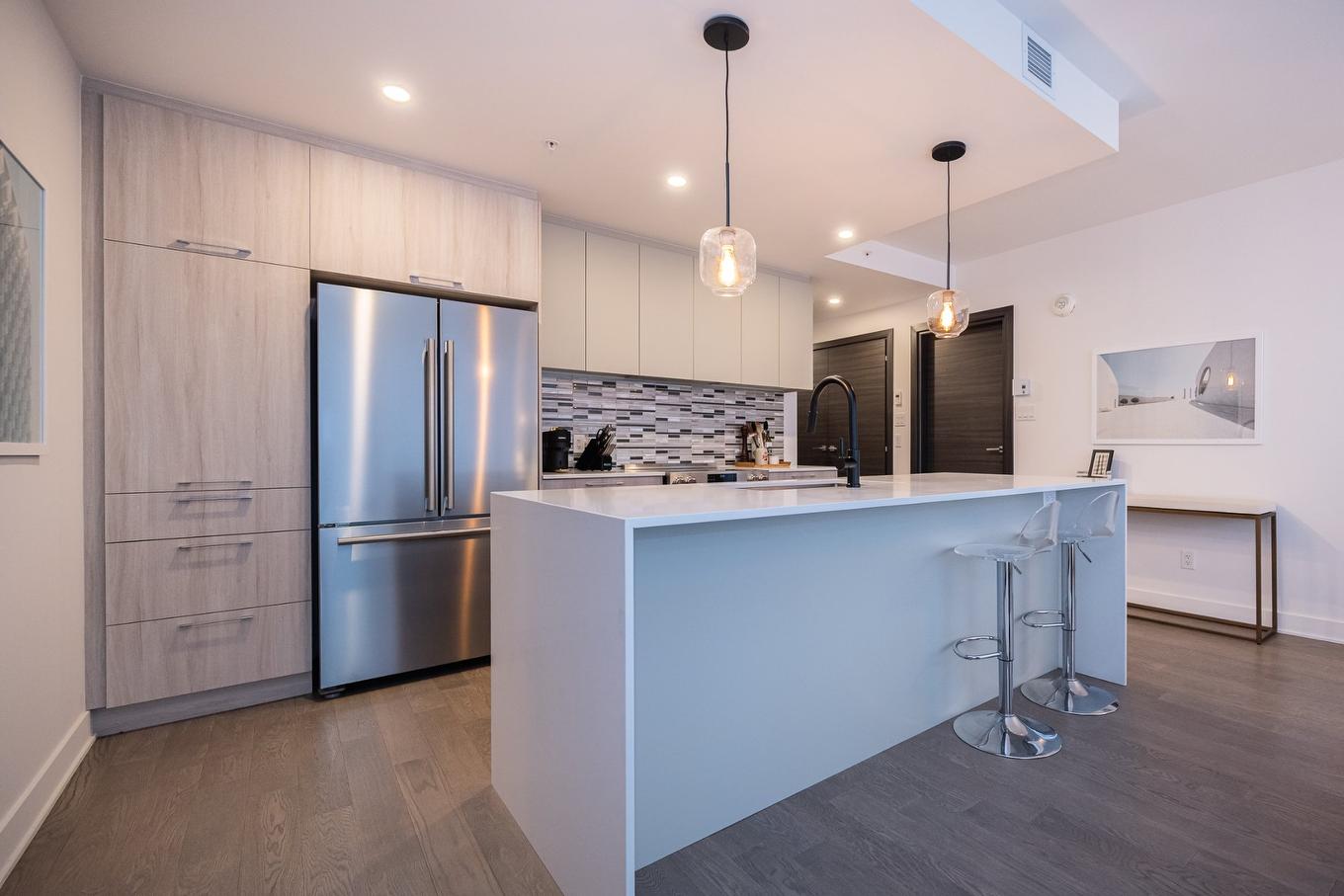 Kitchen - 804-3647 Av. Jean-Béraud, Laval (Chomedey), QC - Indoor Photo Showing Kitchen With Upgraded Kitchen