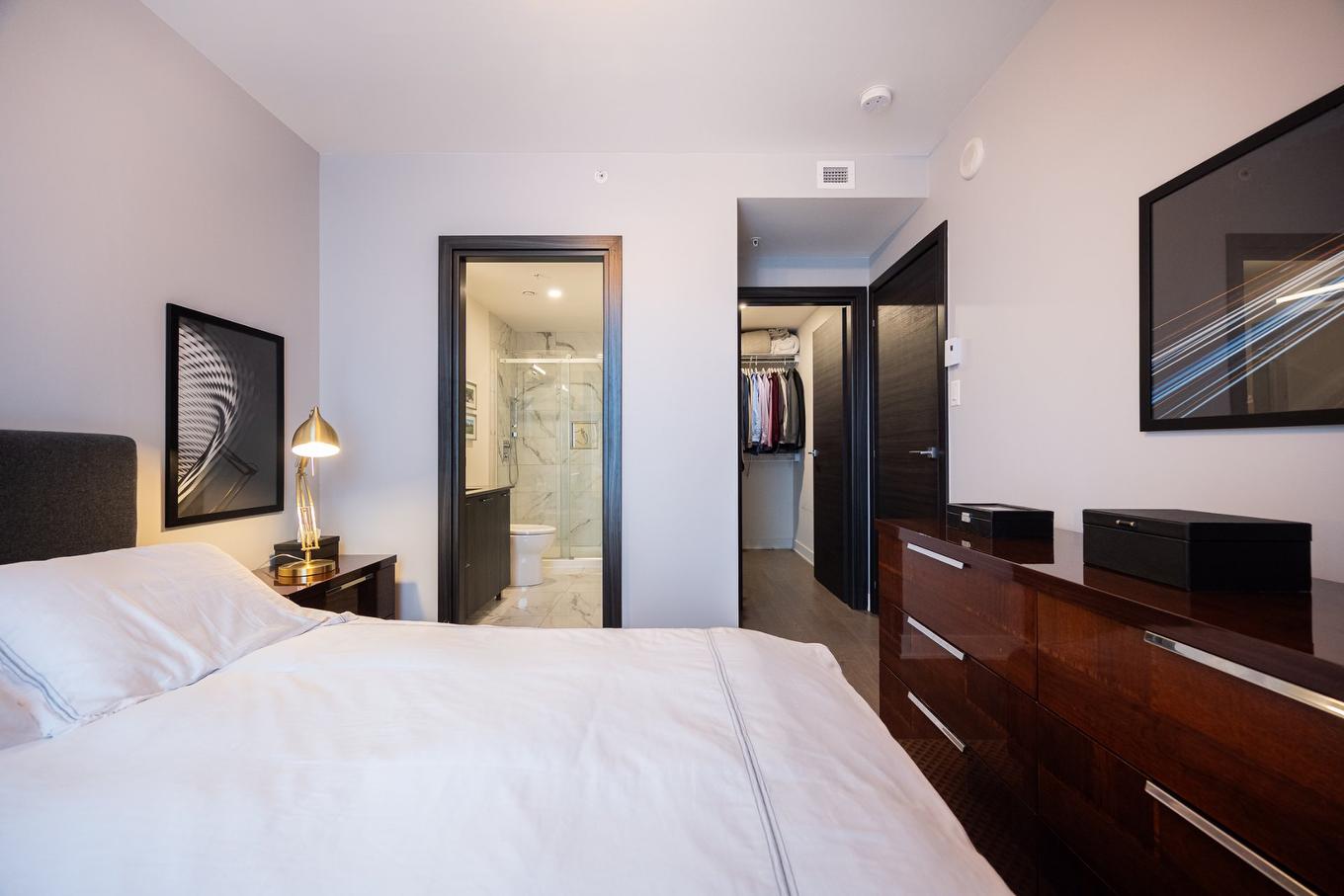 Primary bedroom - 804-3647 Av. Jean-Béraud, Laval (Chomedey), QC - Indoor Photo Showing Bedroom