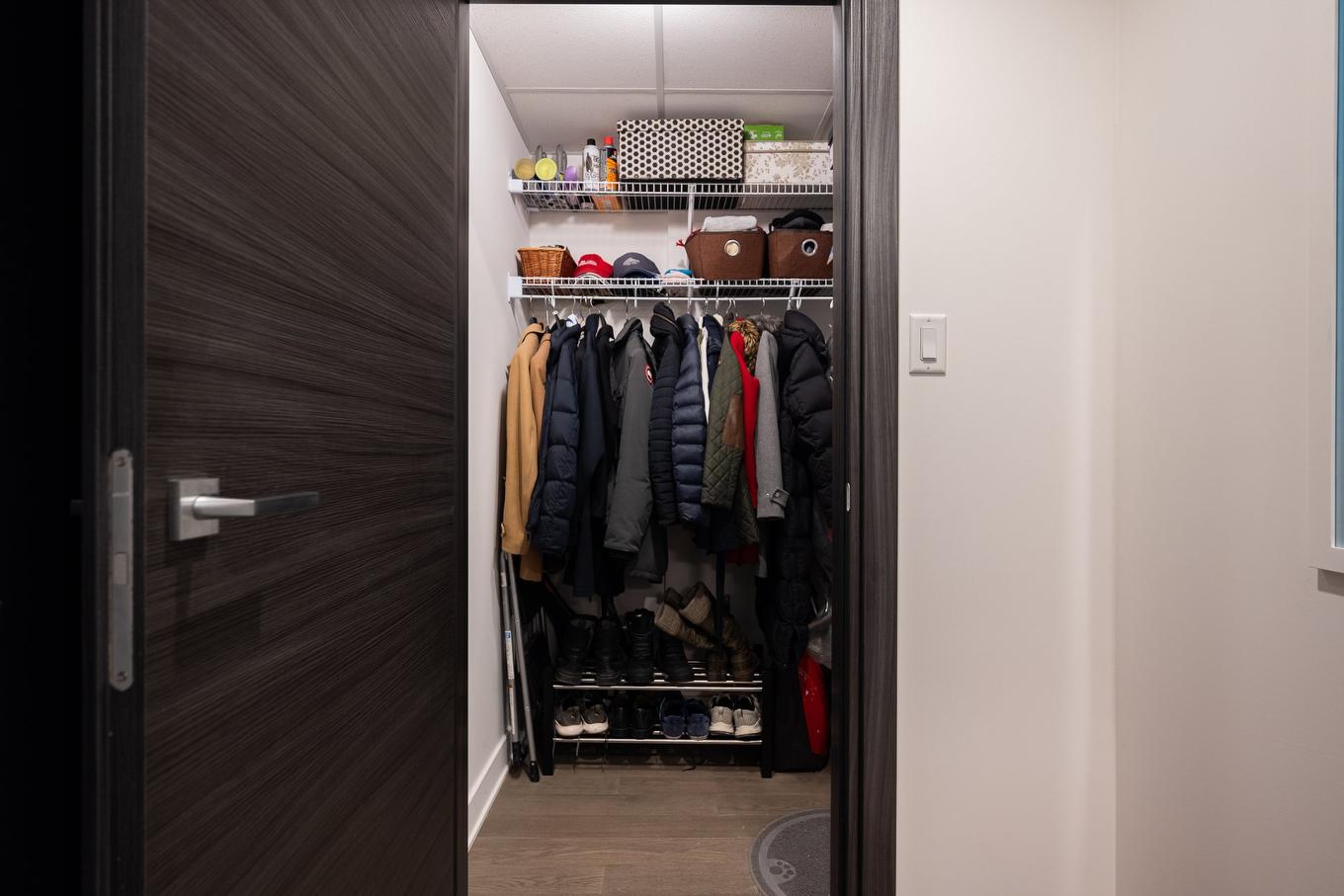 Walk-in closet - 804-3647 Av. Jean-Béraud, Laval (Chomedey), QC - Indoor