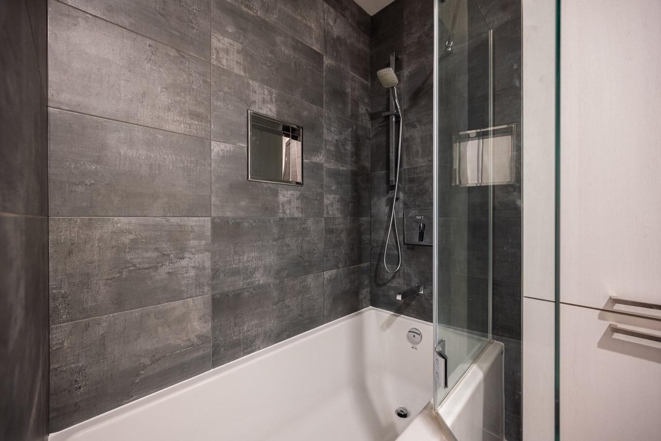 Bathroom - 804-3647 Av. Jean-Béraud, Laval (Chomedey), QC - Indoor Photo Showing Bathroom