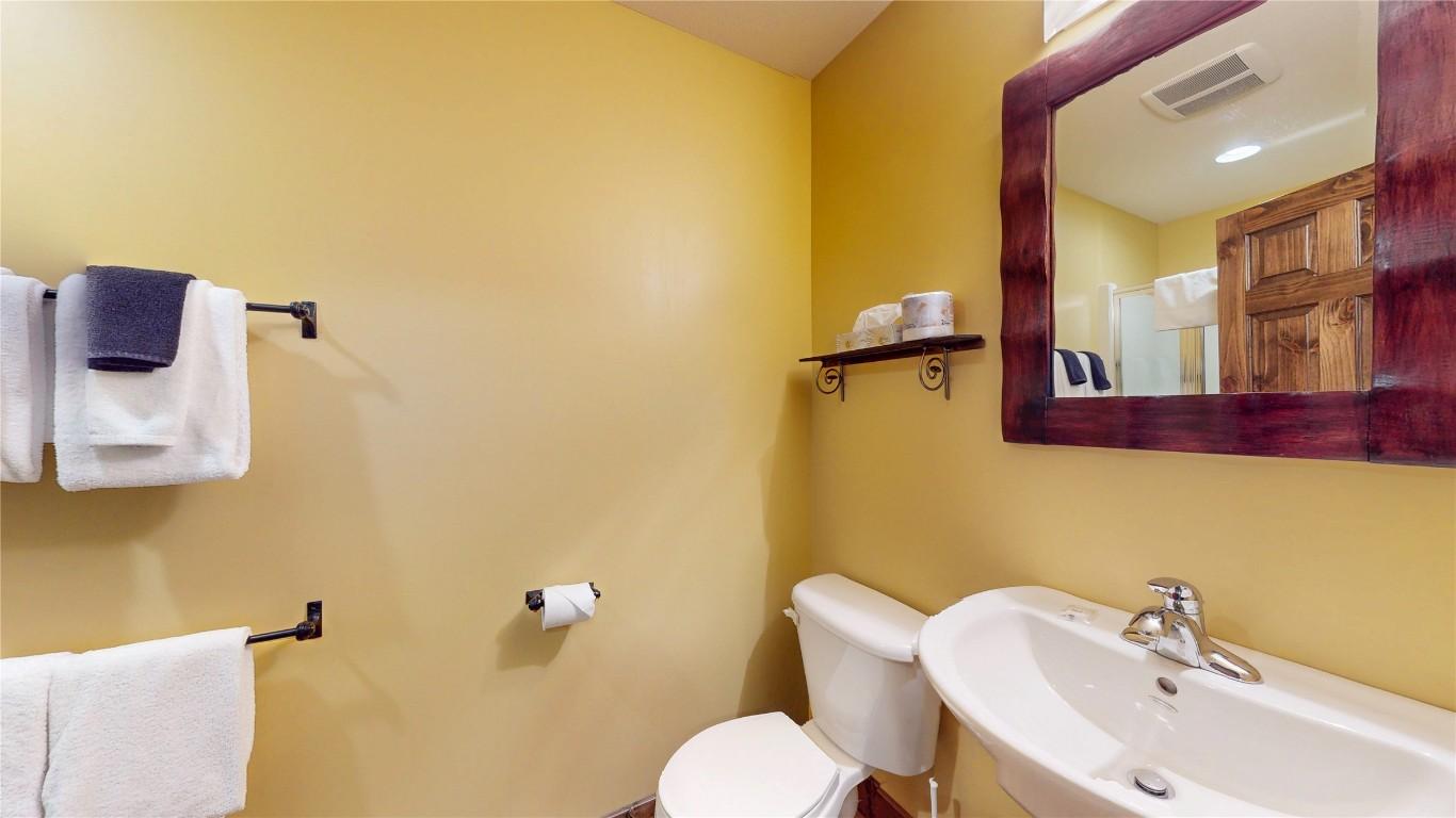 J3 - C-1351 Gerry Sorensen Way, Kimberley, BC - Indoor Photo Showing Bathroom
