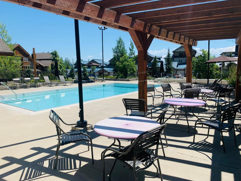 J3 - C-1351 Gerry Sorensen Way, Kimberley, BC - Outdoor With In Ground Pool With Deck Patio Veranda