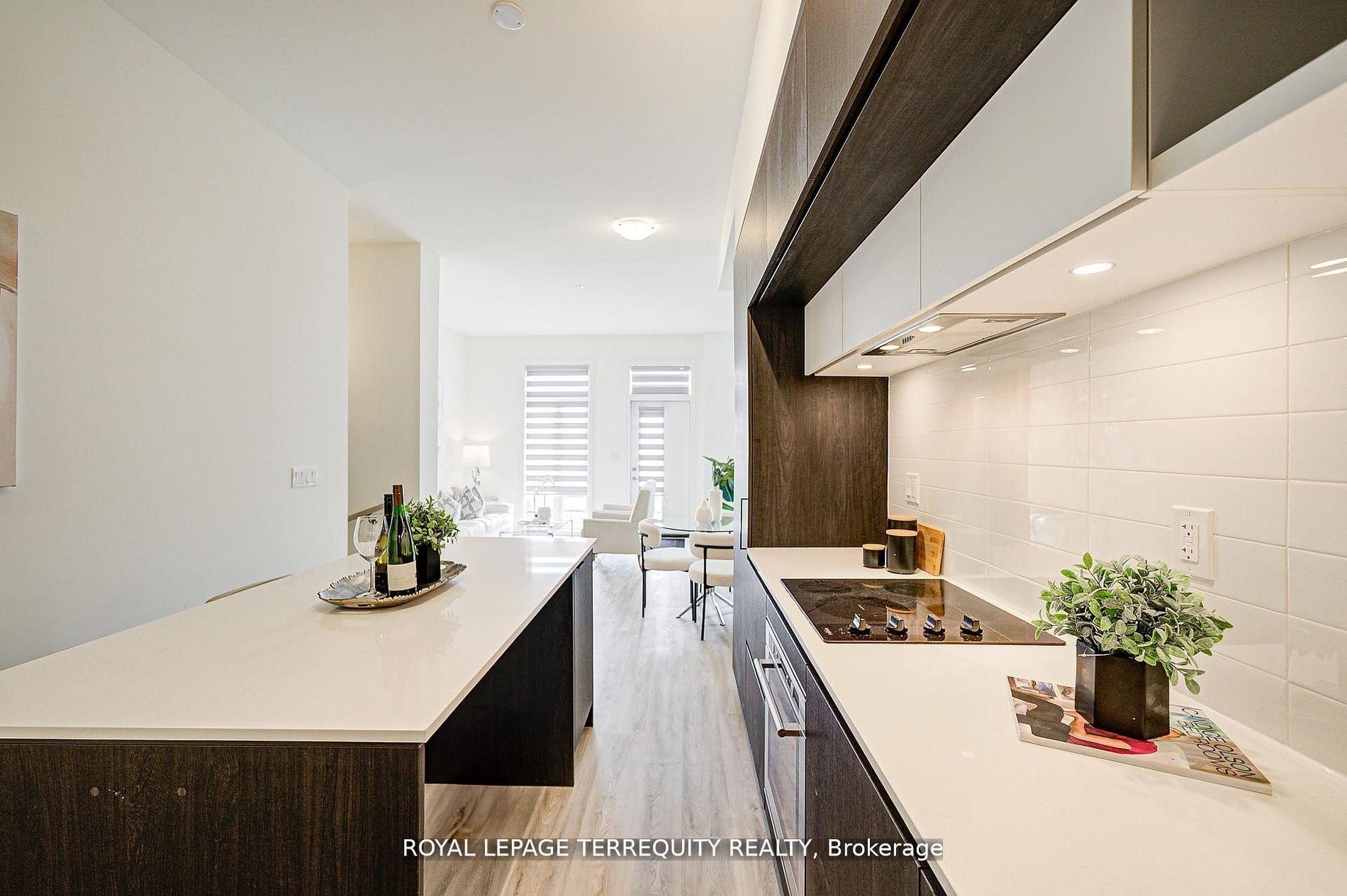 601-7 Steckley House Lane, Richmond Hill, ON - Indoor Photo Showing Kitchen