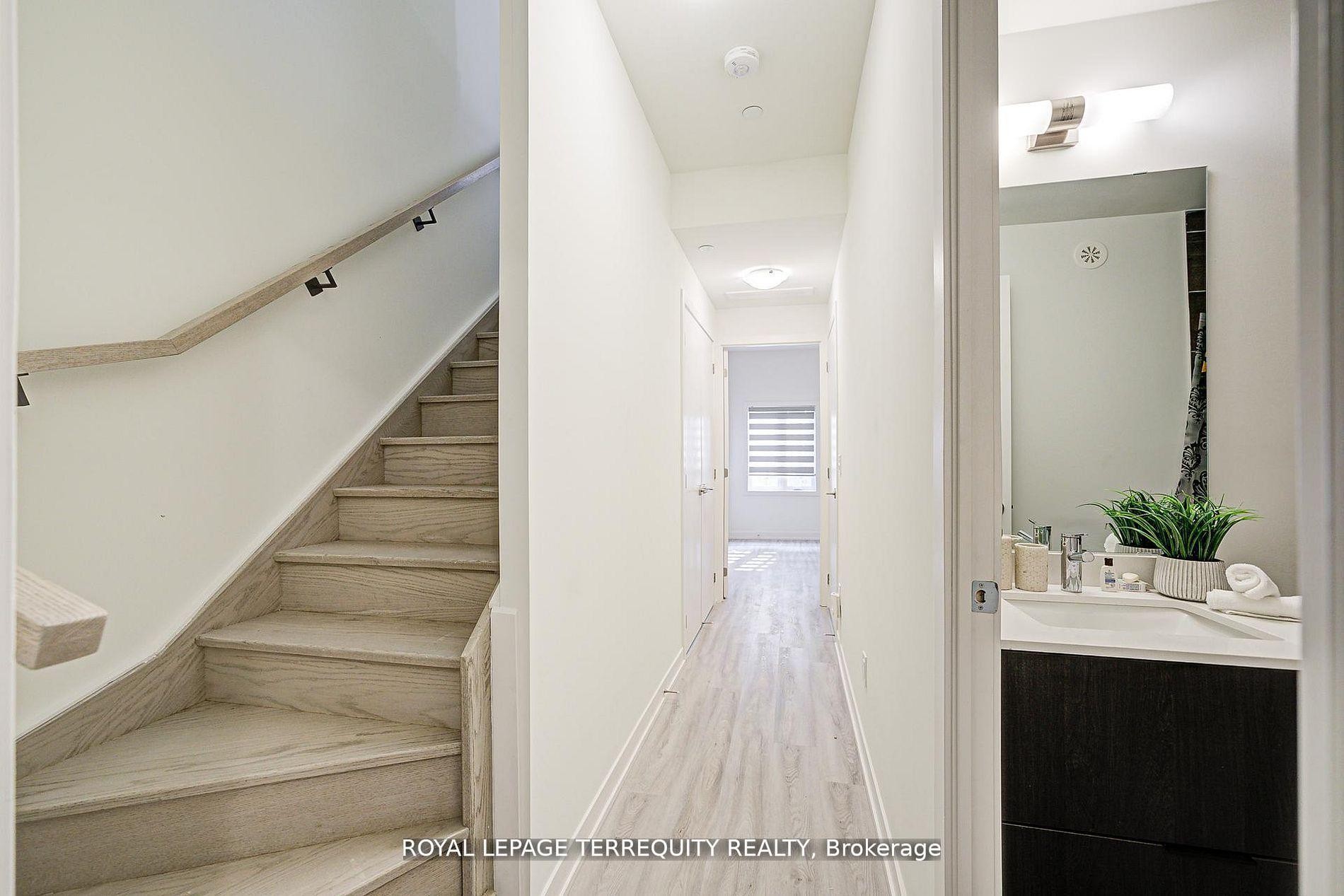 601-7 Steckley House Lane, Richmond Hill, ON - Indoor