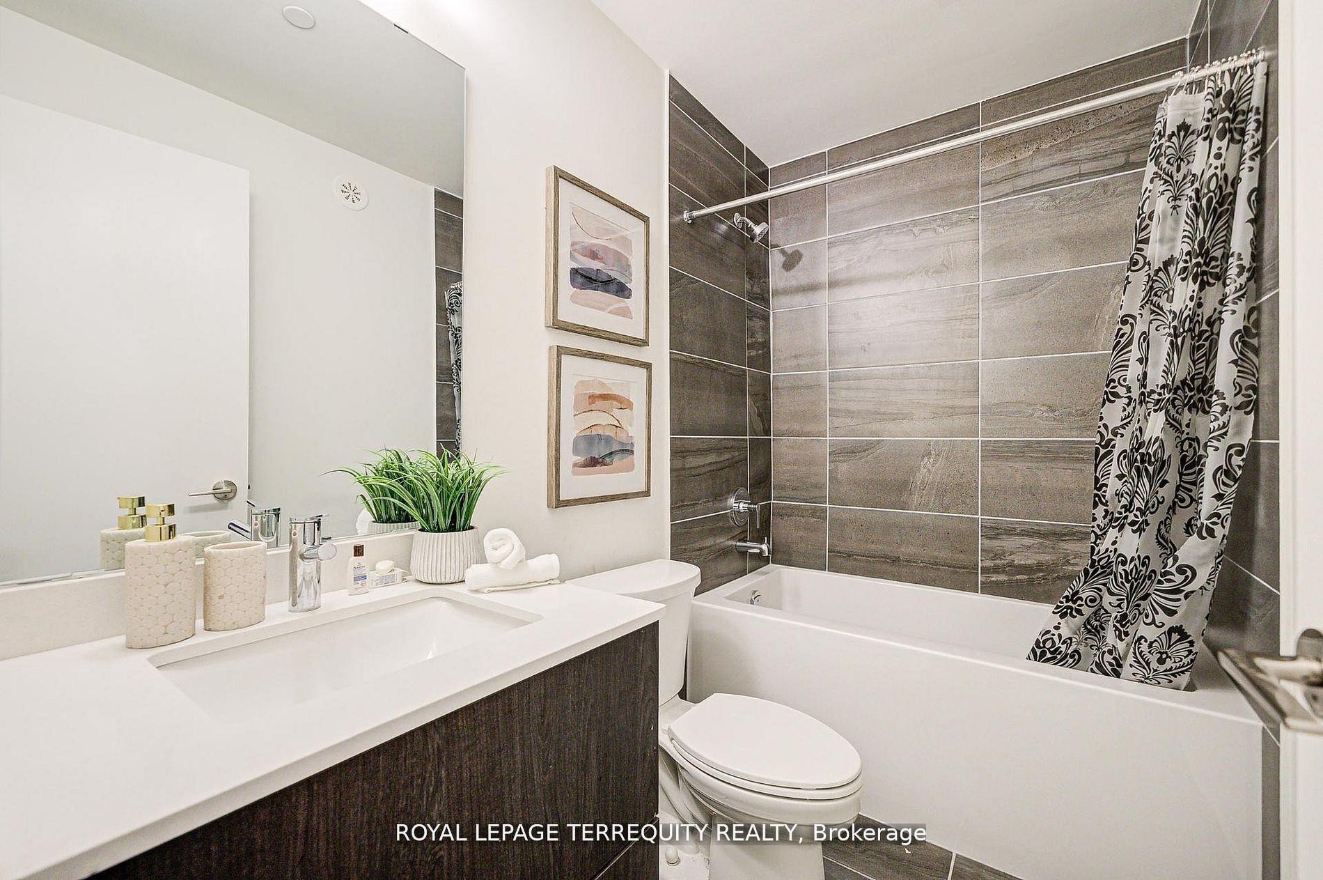 601-7 Steckley House Lane, Richmond Hill, ON - Indoor Photo Showing Bathroom