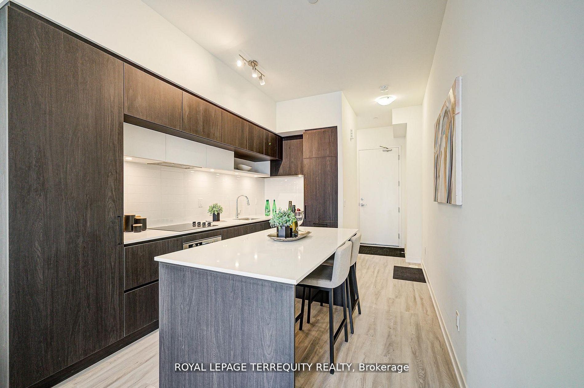 601-7 Steckley House Lane, Richmond Hill, ON - Indoor Photo Showing Kitchen