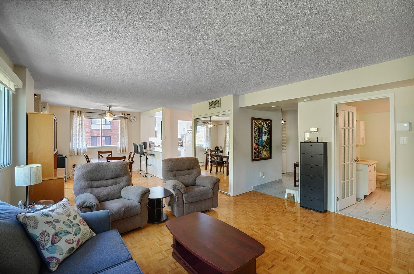 Overall view - 405-6851 Boul. Des Roseraies, Montréal (Anjou), QC - Indoor Photo Showing Living Room