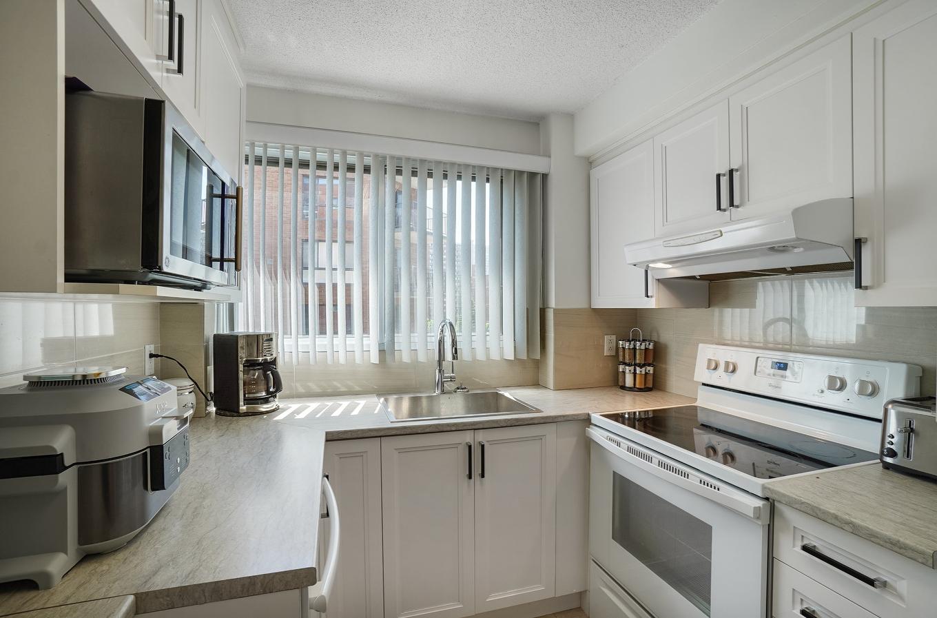 Kitchen - 405-6851 Boul. Des Roseraies, Montréal (Anjou), QC - Indoor Photo Showing Kitchen