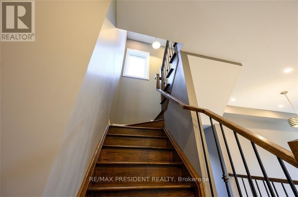 212 Weir Street N, Hamilton, ON - Indoor Photo Showing Other Room