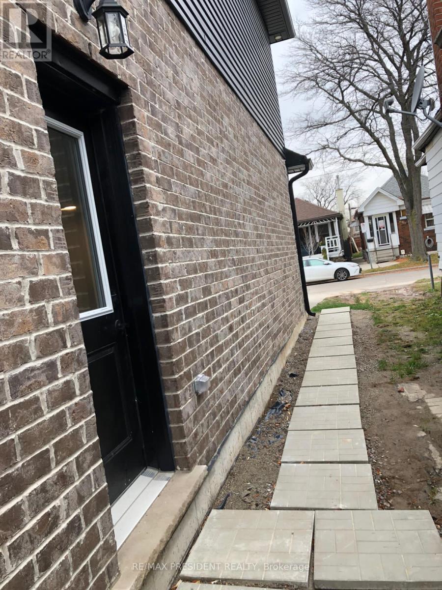 212 Weir Street N, Hamilton, ON - Outdoor