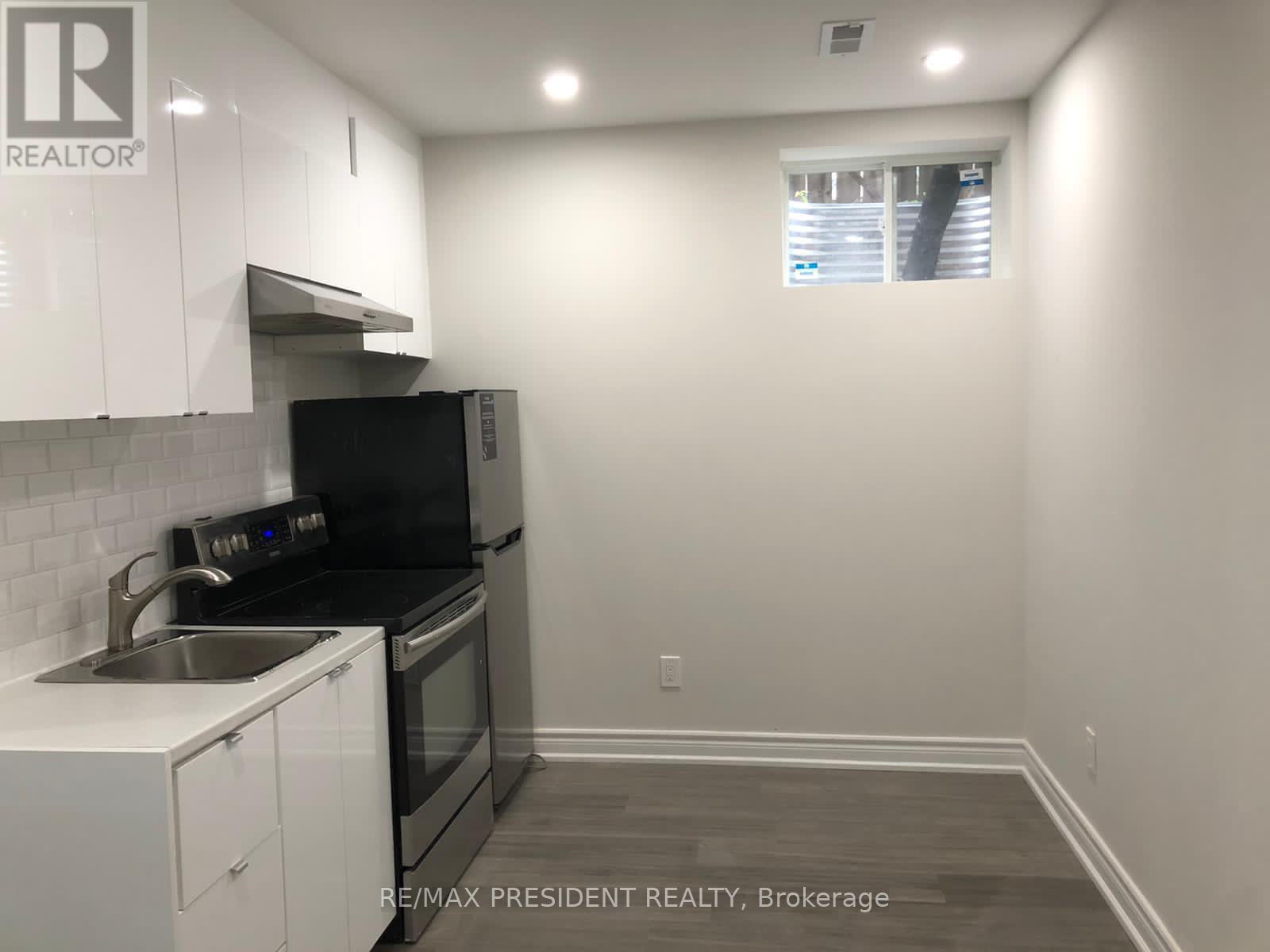 212 Weir Street N, Hamilton, ON - Indoor