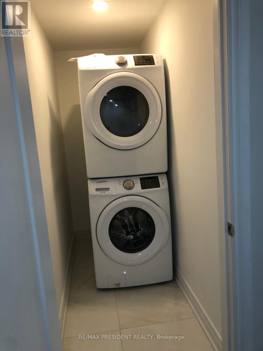 212 Weir Street N, Hamilton, ON - Indoor Photo Showing Laundry Room