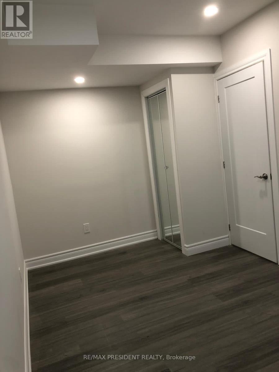 212 Weir Street N, Hamilton, ON - Indoor Photo Showing Other Room