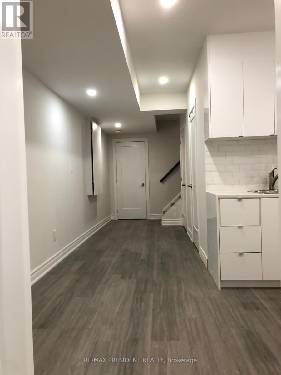 212 Weir Street N, Hamilton, ON - Indoor