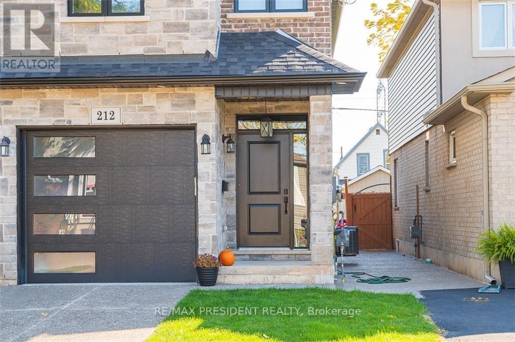 212 Weir Street N, Hamilton, ON - Outdoor