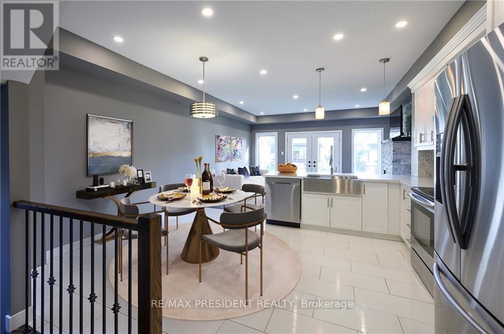 212 Weir Street N, Hamilton, ON - Indoor Photo Showing Other Room